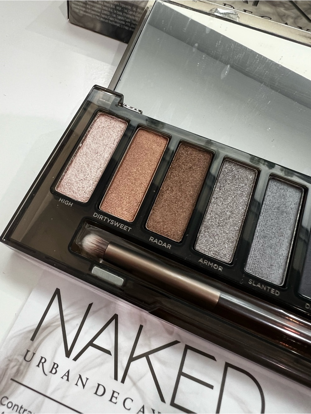 Urban Decay Naked Smoky Eyeshadow Palette - Neutral Browns, Greys & Black - Picture 4 of 6